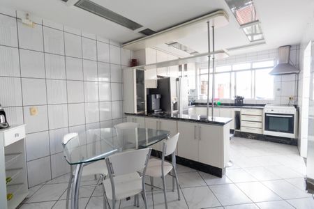 Casa à venda com 400m², 4 quartos e 3 vagasCozinha