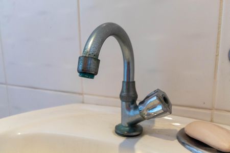 Casa à venda com 400m², 4 quartos e 3 vagasBanheiro - torneira