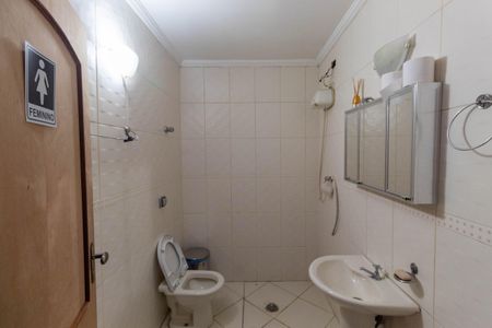 Casa à venda com 400m², 4 quartos e 3 vagasBanheiro - Salão de festas