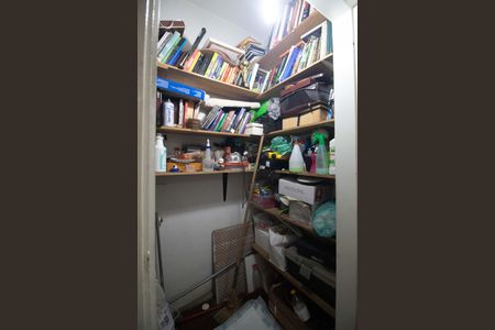 Apartamento à venda com 153m², 3 quartos e sem vagaQuarto 2 - armário abaixo da escada