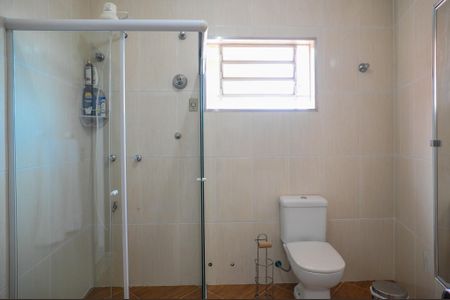 Casa à venda com 350m², 3 quartos e 3 vagasBanheiro Quarto 1 - Suite