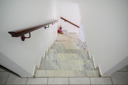 Casa à venda com 350m², 3 quartos e 3 vagasEscada