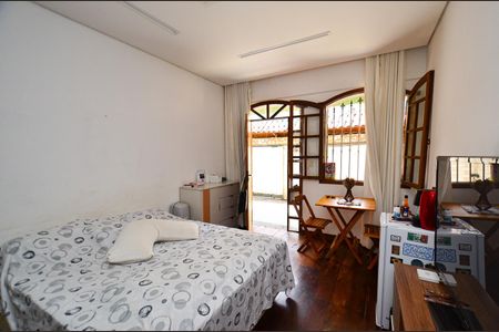 Casa à venda com 360m², 5 quartos e 2 vagasQuarto2