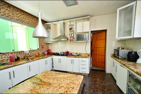 Casa à venda com 360m², 5 quartos e 2 vagasCozinha