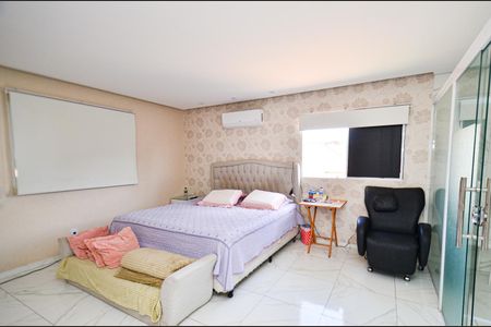 Casa à venda com 360m², 5 quartos e 2 vagasSuite