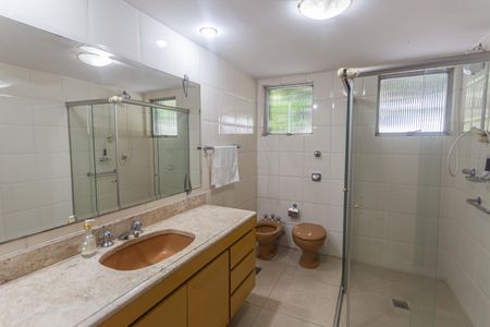 Apartamento à venda com 250m², 4 quartos e 4 vagasBanheiro Social