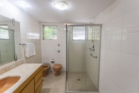 Apartamento à venda com 250m², 4 quartos e 4 vagasBanheiro Social