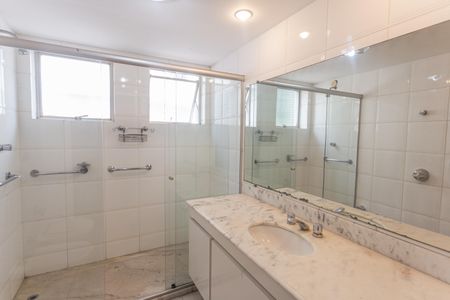 Apartamento à venda com 250m², 4 quartos e 4 vagasBanheiro do Quarto 1