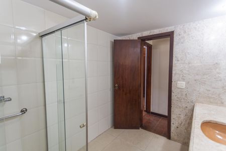 Apartamento à venda com 250m², 4 quartos e 4 vagasBanheiro Social