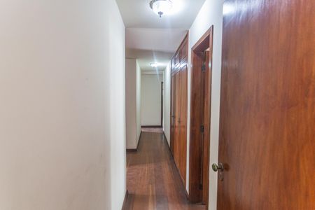 Apartamento à venda com 250m², 4 quartos e 4 vagasCorredor