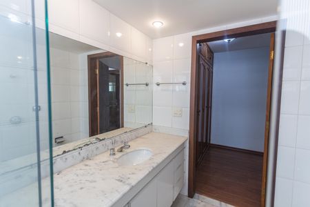 Apartamento à venda com 250m², 4 quartos e 4 vagasBanheiro do Quarto 1