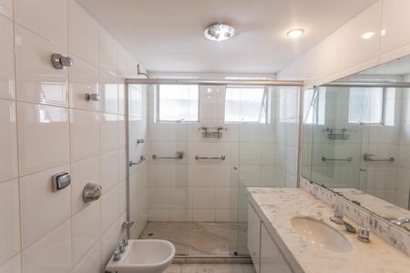 Apartamento à venda com 250m², 4 quartos e 4 vagasBanheiro do Quarto 1