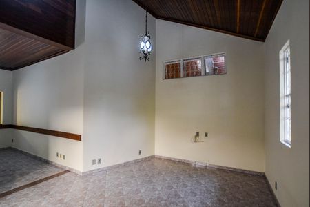 Casa para alugar com 130m², 3 quartos e 8 vagasSala