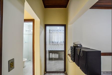 Casa para alugar com 130m², 3 quartos e 8 vagasCorredor