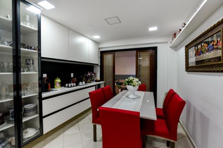 Casa à venda com 415m², 4 quartos e 4 vagas Casa à venda com 415m², 4 quartos e 4 vagasCozinha