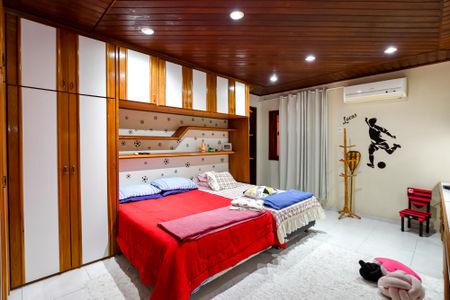 Casa à venda com 415m², 4 quartos e 4 vagas Casa à venda com 415m², 4 quartos e 4 vagasQuarto 2