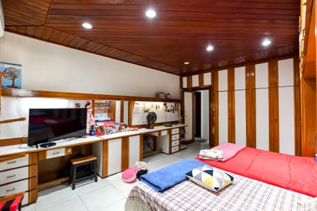 Casa à venda com 415m², 4 quartos e 4 vagas Casa à venda com 415m², 4 quartos e 4 vagasQuarto 2