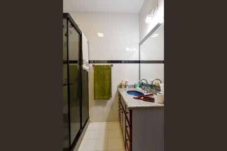 Casa à venda com 415m², 4 quartos e 4 vagas Casa à venda com 415m², 4 quartos e 4 vagasBanheiro
