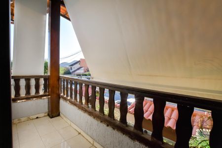 Casa à venda com 415m², 4 quartos e 4 vagas Casa à venda com 415m², 4 quartos e 4 vagasVaranda do Quarto 3