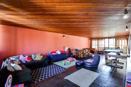 Casa à venda com 415m², 4 quartos e 4 vagas Casa à venda com 415m², 4 quartos e 4 vagasQuarto