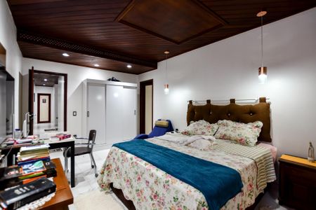 Casa à venda com 415m², 4 quartos e 4 vagas Casa à venda com 415m², 4 quartos e 4 vagasQuarto 3