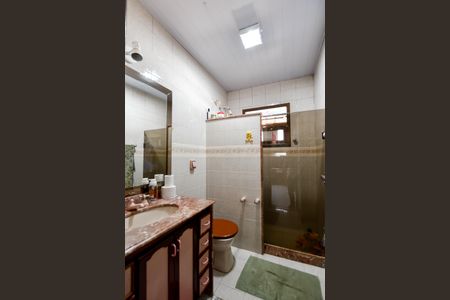 Casa à venda com 415m², 4 quartos e 4 vagas Casa à venda com 415m², 4 quartos e 4 vagasBanheiro