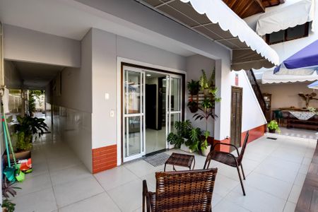 Casa à venda com 415m², 4 quartos e 4 vagas Casa à venda com 415m², 4 quartos e 4 vagasÁrea Externa