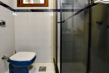 Casa à venda com 415m², 4 quartos e 4 vagas Casa à venda com 415m², 4 quartos e 4 vagasBanheiro