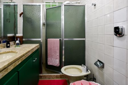 Casa à venda com 415m², 4 quartos e 4 vagas Casa à venda com 415m², 4 quartos e 4 vagasBanheiro