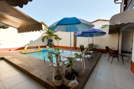 Casa à venda com 415m², 4 quartos e 4 vagas Casa à venda com 415m², 4 quartos e 4 vagasÁrea Externa