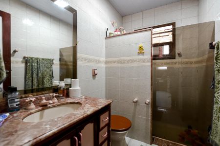 Casa à venda com 415m², 4 quartos e 4 vagas Casa à venda com 415m², 4 quartos e 4 vagasBanheiro