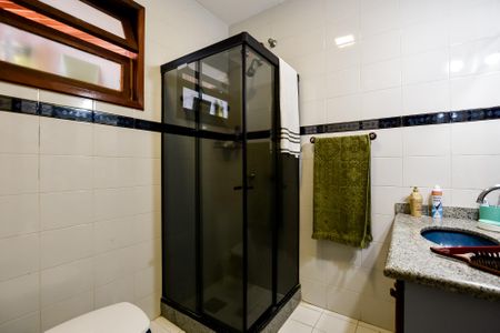 Casa à venda com 415m², 4 quartos e 4 vagas Casa à venda com 415m², 4 quartos e 4 vagasBanheiro