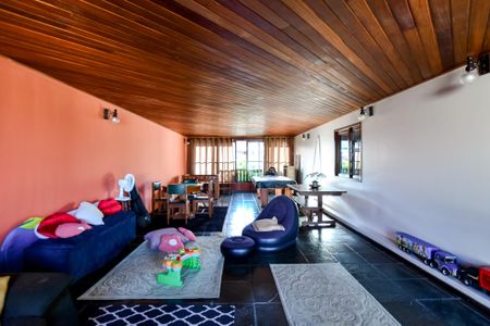 Casa à venda com 415m², 4 quartos e 4 vagas Casa à venda com 415m², 4 quartos e 4 vagasQuarto