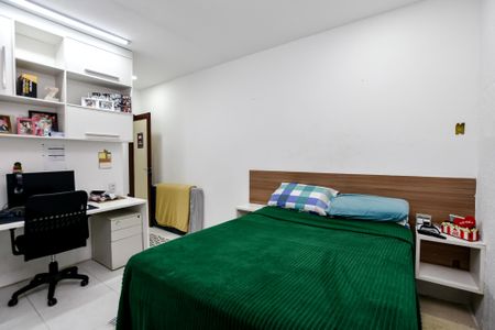 Casa à venda com 415m², 4 quartos e 4 vagas Casa à venda com 415m², 4 quartos e 4 vagasQuarto 4