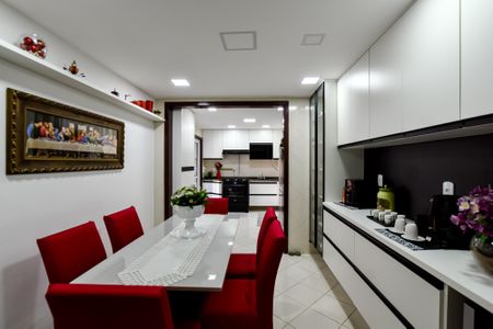 Casa à venda com 415m², 4 quartos e 4 vagas Casa à venda com 415m², 4 quartos e 4 vagasCozinha