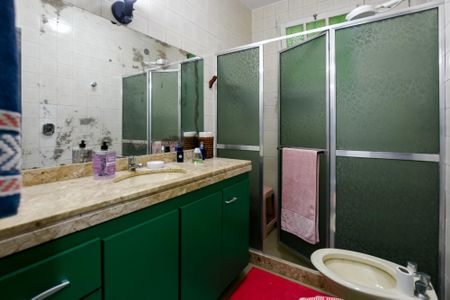 Casa à venda com 415m², 4 quartos e 4 vagas Casa à venda com 415m², 4 quartos e 4 vagasBanheiro