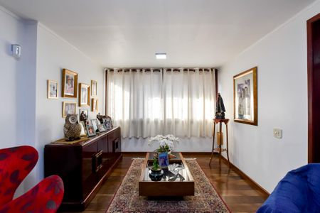 Casa à venda com 415m², 4 quartos e 4 vagas Casa à venda com 415m², 4 quartos e 4 vagasSala