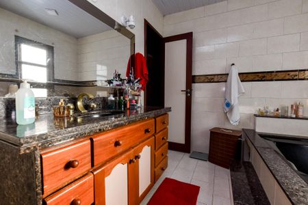 Casa à venda com 415m², 4 quartos e 4 vagas Casa à venda com 415m², 4 quartos e 4 vagasBanheiro