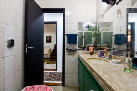 Casa à venda com 415m², 4 quartos e 4 vagas Casa à venda com 415m², 4 quartos e 4 vagasBanheiro