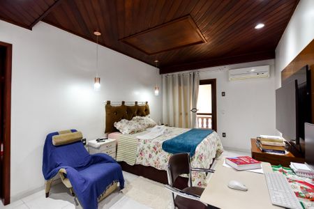Casa à venda com 415m², 4 quartos e 4 vagas Casa à venda com 415m², 4 quartos e 4 vagasQuarto 3