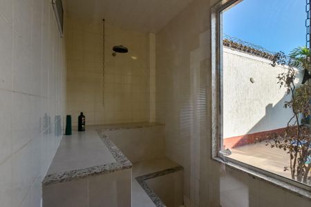 Casa à venda com 415m², 4 quartos e 4 vagas Casa à venda com 415m², 4 quartos e 4 vagasÁrea Externa