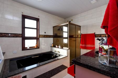 Casa à venda com 415m², 4 quartos e 4 vagas Casa à venda com 415m², 4 quartos e 4 vagasBanheiro
