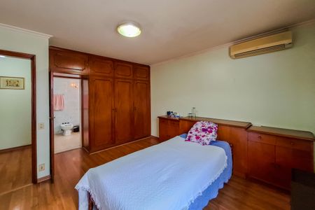 Casa à venda com 250m², 3 quartos e 3 vagas Casa à venda com 250m², 3 quartos e 3 vagasQuarto 2