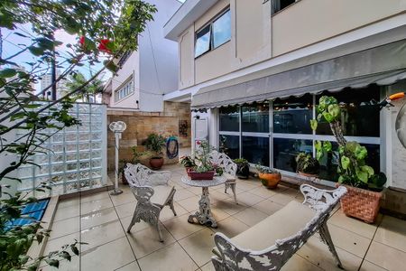 Casa à venda com 250m², 3 quartos e 3 vagas Casa à venda com 250m², 3 quartos e 3 vagasvaranda da Sala