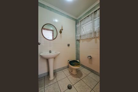 Casa à venda com 250m², 3 quartos e 3 vagas Casa à venda com 250m², 3 quartos e 3 vagasBanheiro de Serviço