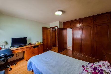 Casa à venda com 250m², 3 quartos e 3 vagas Casa à venda com 250m², 3 quartos e 3 vagasQuarto 2