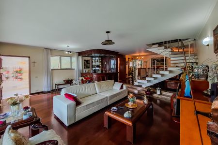 Casa à venda com 250m², 3 quartos e 3 vagas Casa à venda com 250m², 3 quartos e 3 vagasSala