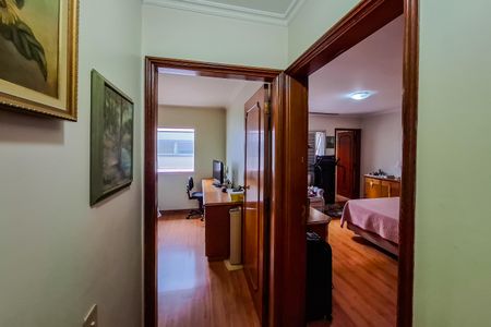 Casa à venda com 250m², 3 quartos e 3 vagas Casa à venda com 250m², 3 quartos e 3 vagasCorredor