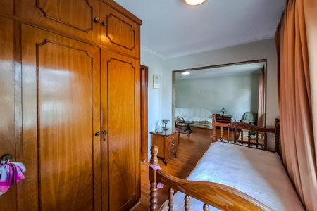 Casa à venda com 250m², 3 quartos e 3 vagas Casa à venda com 250m², 3 quartos e 3 vagasQuarto