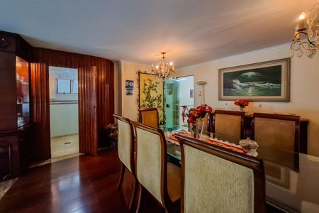 Casa à venda com 250m², 3 quartos e 3 vagas Casa à venda com 250m², 3 quartos e 3 vagasSala de Jantar